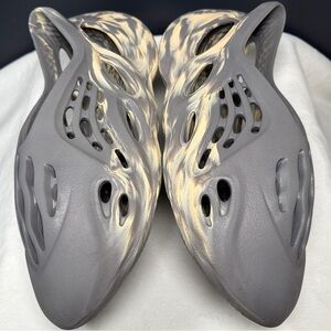 Adidas Yeezy Foam Runner ‘MXT Moon Grey’ – Style GV7904 – Men’s Size 12 – Used